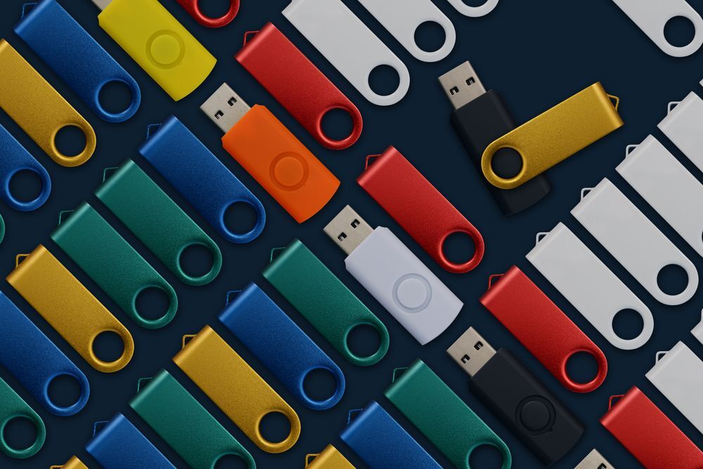 Флешка Twist Color, желтая с синим, 8 Гб арт.7537.84.8Гб