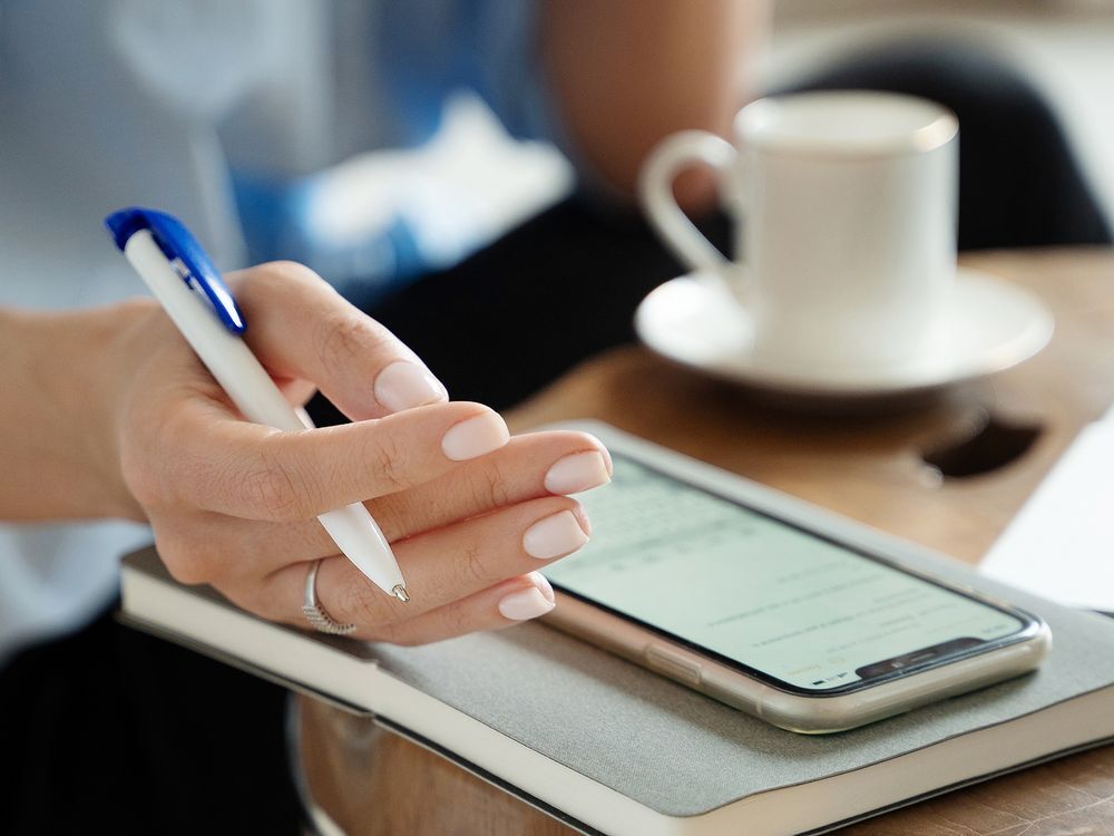 Ручка шариковая Favorite, белая с синим арт.25900.64