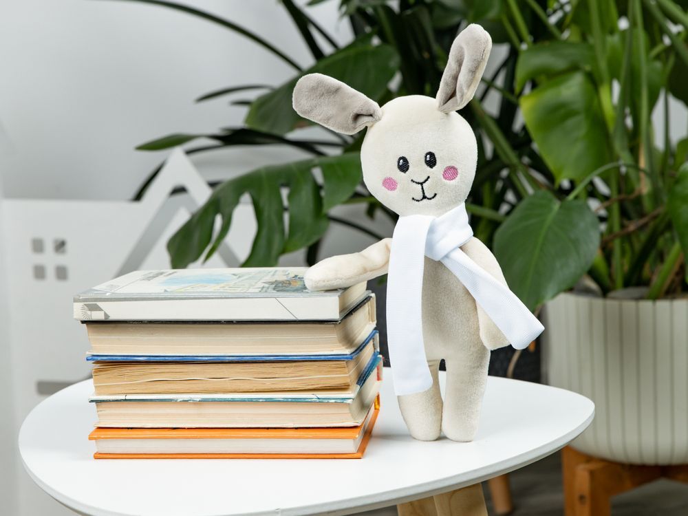 Мягкая игрушка Beastie Toys, заяц с белым шарфом арт.12989.01