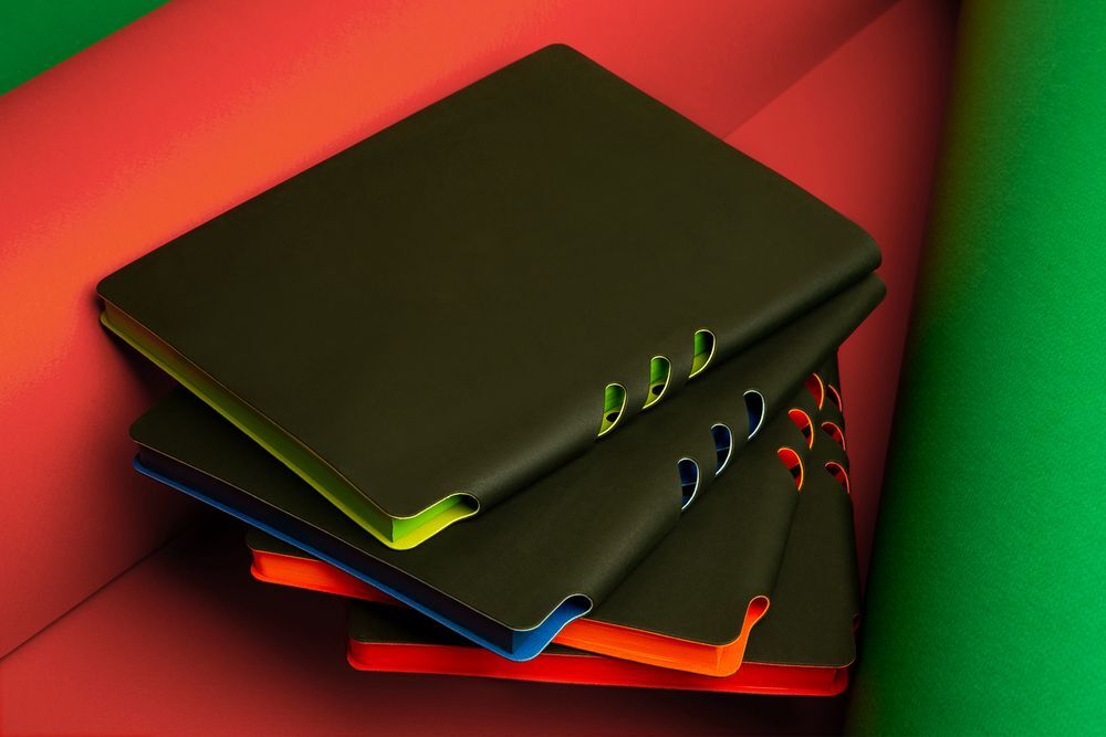 Ежедневник Flexpen Black, недатированный, черный с красным арт.13087.35