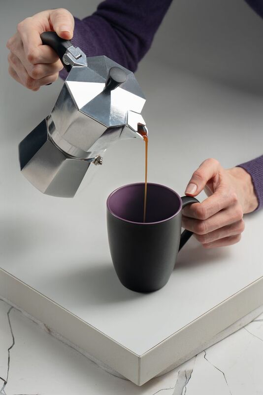 Кружка Bright Tulip, матовая, черная с фиолетовым арт.10735.70