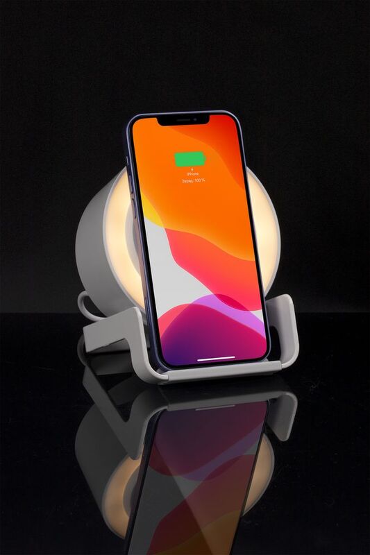 Лампа с колонкой и беспроводной зарядкой moonLight, белая арт.13927.60