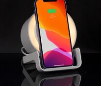 Лампа с колонкой и беспроводной зарядкой moonLight, белая арт.13927.60