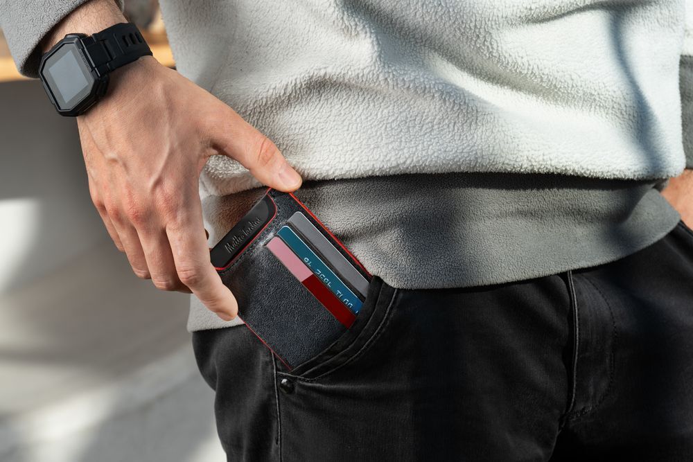 Чехол для карточек Arrival, черный с красным арт.16153.35