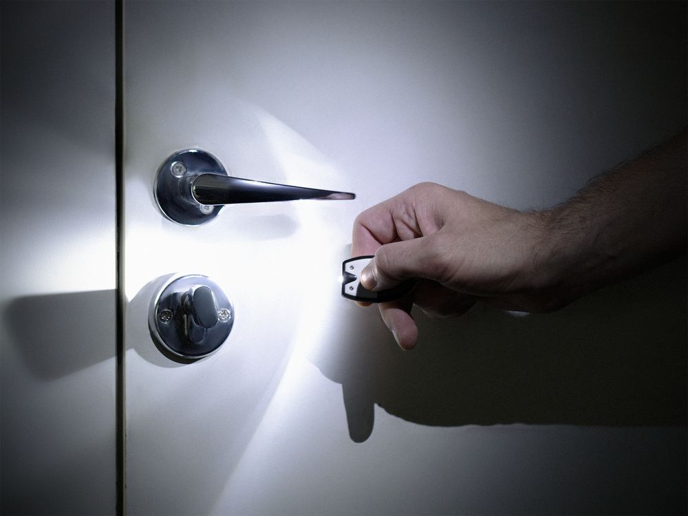 Брелок-фонарик Vivid, ver.2, белый с черным арт.15697.60