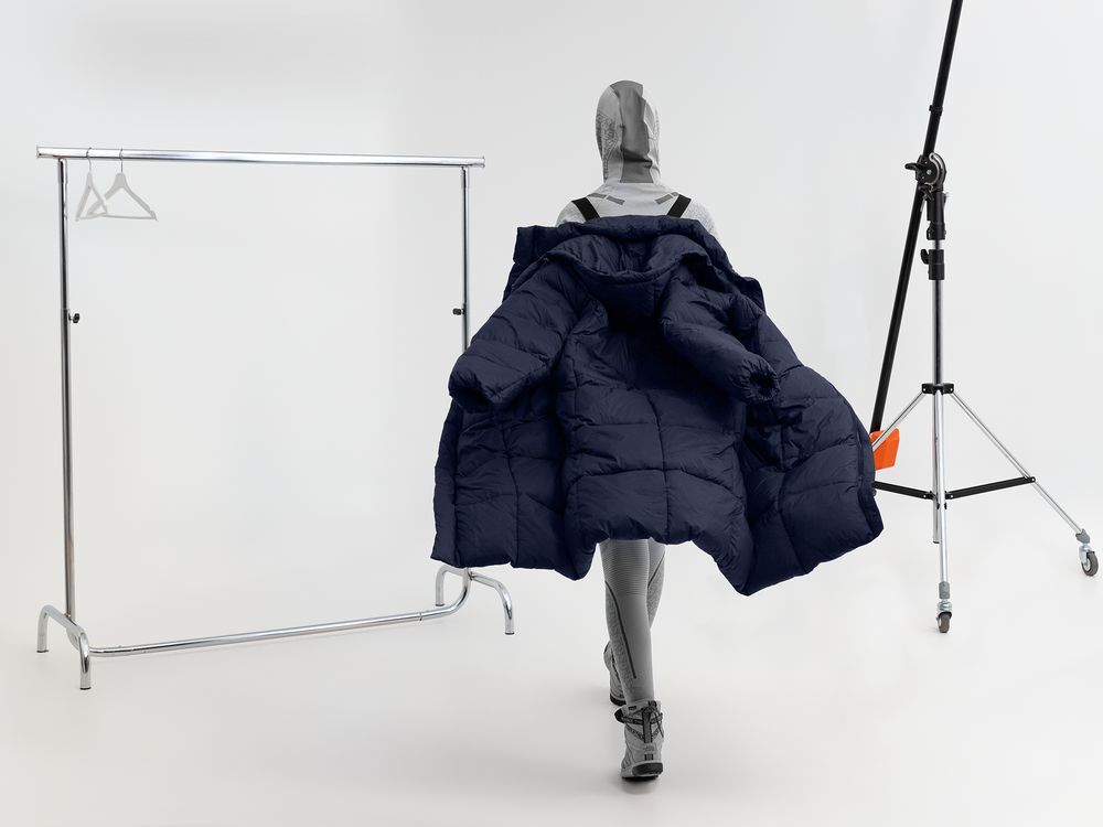 Пуховик унисекс Kapsula, черный арт.15790.30