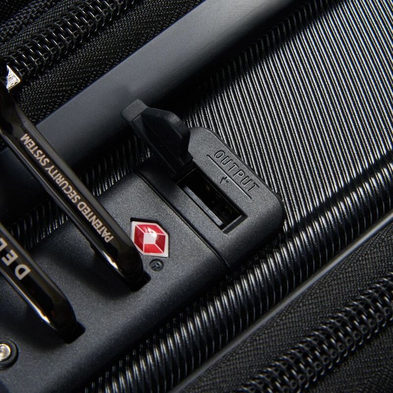 Чемодан Shadow 5.0 S, черный арт.16589.30