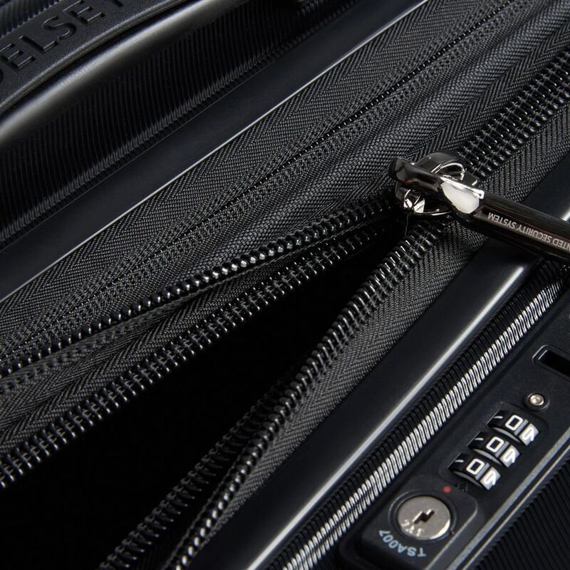 Чемодан Shadow 5.0 M, черный арт.16590.30