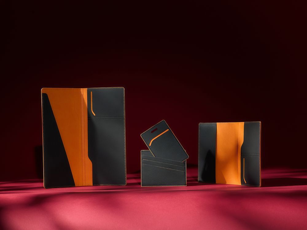 Обложка для паспорта Multimo, черная с оранжевым арт.17343.32