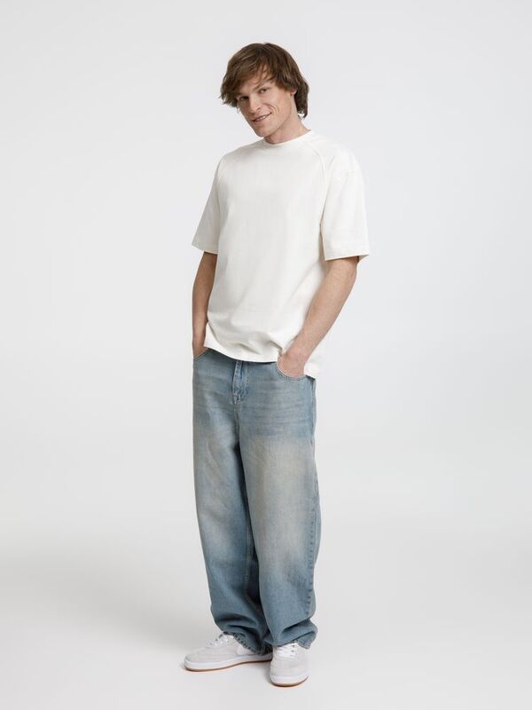 Футболка оверсайз унисекс Sideline, молочно-белая арт.18406.60