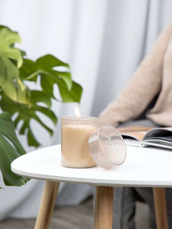 Ароматическая свеча Flikka, сосна и кипарис, бежевая арт.17352.00