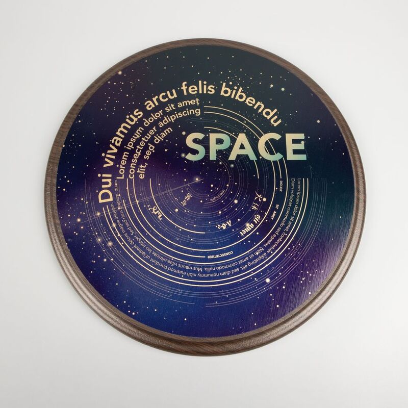 Плакетка Plaque, круглая, венге с золотистой пластиной арт.20453.00