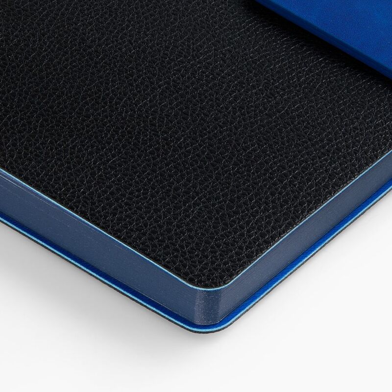 Ежедневник Boom, недатированный, черный с ярко-синий арт.15768.43