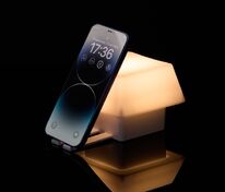 Светильник с подставкой для смартфона Knoppi, белый арт.18398.60