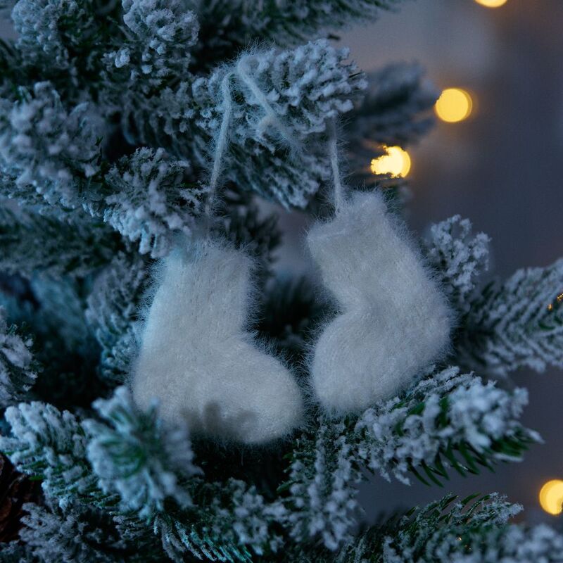 Подвеска на елку &laquo;Вьюжка&raquo;, носочки, белая арт.19262.60