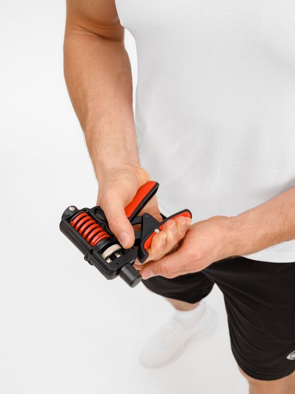 Эспандер кистевой пружинный Motive Power, черный с красным арт.19224.35