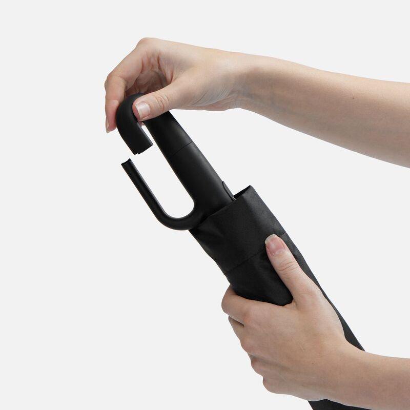 Зонт складной Skymate с УФ-защитой и ручкой-карабином, черный арт.22328.30