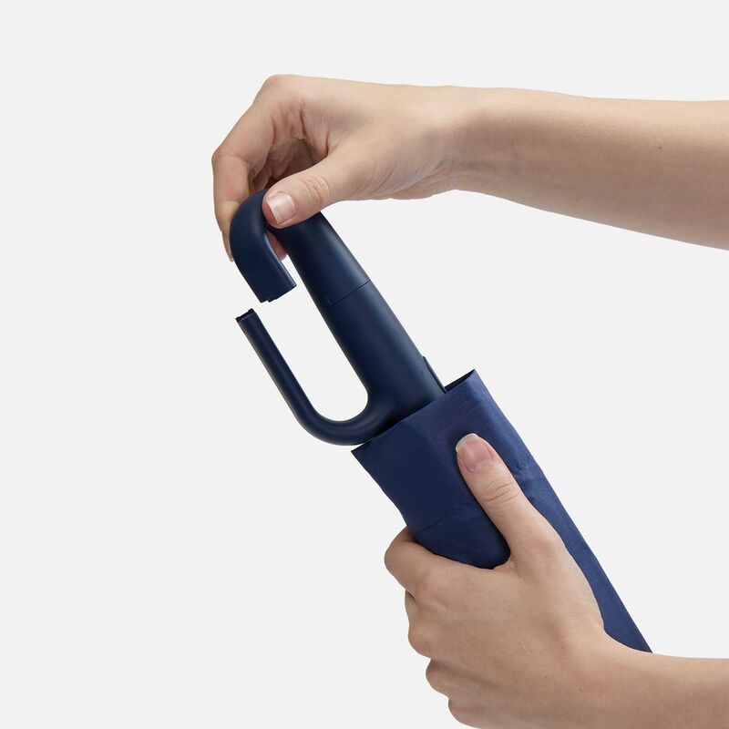 Зонт складной Skymate с УФ-защитой и ручкой-карабином, темно-синий арт.22328.40