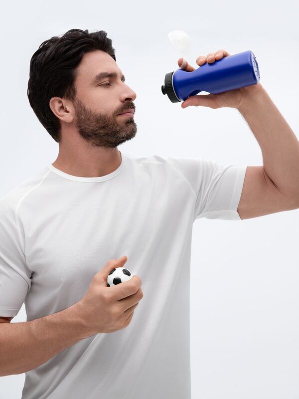 Бутылка с антистрессом Footballer, синяя арт.18598.40