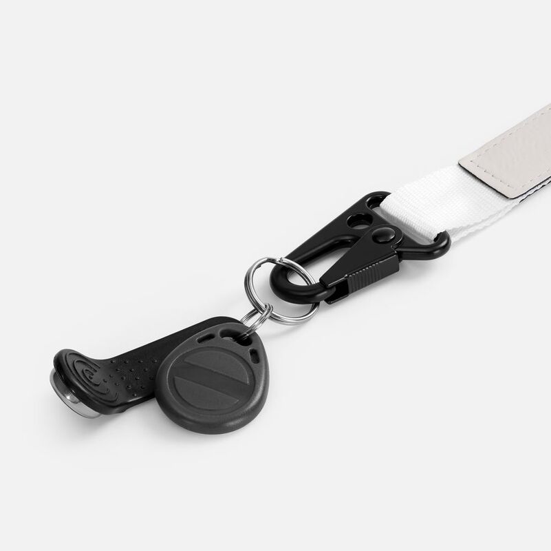 Брелок с карабином Manlig, белый арт.18637.60